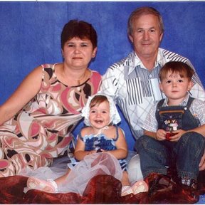 Фотография "Это я с моим мужэм и с внуками"