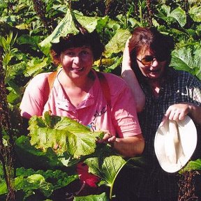 Фотография "Карапати. З подругою Даркою. літо 2005"