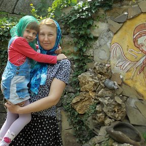 Фотография "Я с дочей в женском монастыре. Май 2014 год"