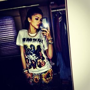 Фотография "hey,guys!!!!it's real zendaya!!!!!love u:3"