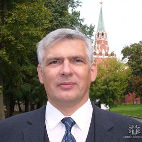 Фотография "Leonid Dzhepko near the Kremlin, September 13, 2007.
Леонид Джепко в Александровском саду 13.09.2007 на прогулке после обеда."