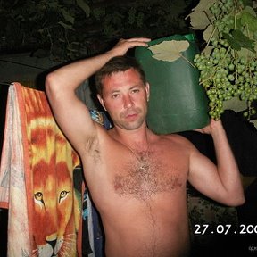 Фотография "Геленджик 2007 год, урвал канистру коньяку."