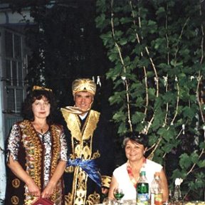 Фотография "2006 год.Я и моя жена в отпуске в Ташкенте в Кибрае в нашем доме."