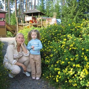 Фотография "Я с внучкой (Финляндия)
"