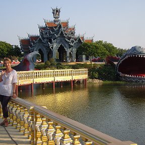 Фотография "Чудо- юдо, рыба кит из сказки Ершова "Конек-горбунок" почему-то оказалась в Бангкоке..."