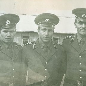 Фотография "Вот такие мы были.    Всех сослуживцев с праздником. Ну и конечно всех , кто носил и носит погоны вооруженных сил."