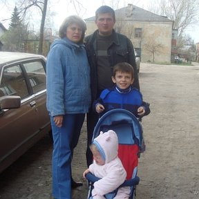 Фотография "это  моя  семья  фото  сделано  в  городе  ефремове  весной  2007  года"