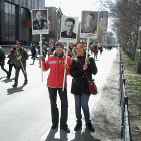 Фотография "Бессмертный полк. Ходили моя бабушка и два деда. А мы ими гордились."