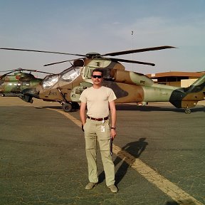 Фотография "еврокоптер "Тигр". За ним "Пума". Тимбукту. Мали.(2014)"