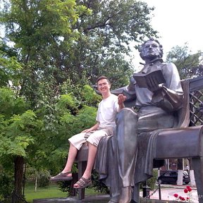 Фотография "Я и Пушкин в Новороссийске - читаем!"