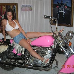 Фотография "Это я в Геленжике,на выставке мотоциклов."
