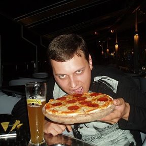 Фотография "пиво, еда и я
2005 год"