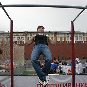 Фотография "Спорт не покидает меня, даже у стен Кремля! лето-2009г."