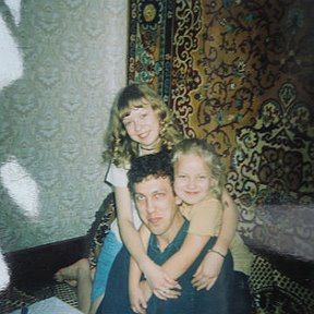 Фотография "Я и два моих спиногрыза 2002"