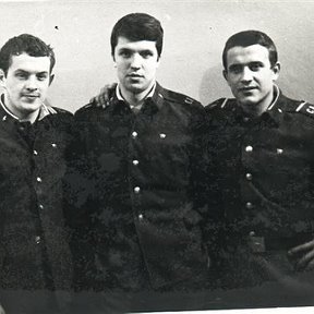 Фотография "Апрель 1975 года, Воркута, 97692,
 слева Дорофеев Витя из Москвы
справа Володя Подольский из Питера"