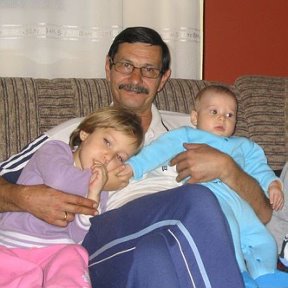Фотография "я с внуками Джессикой и Алоном"