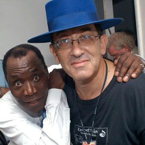 Фотография "Африк Симон, его шляпа (на мне) и я (в очках)"