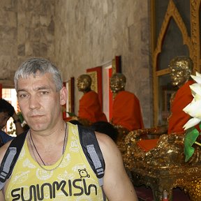Фотография "В Буддийском храме. Тайланд. Пхукет. 2014"