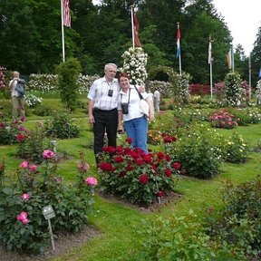 Фотография "Баден-Баден -  парк роз, я с мужем"