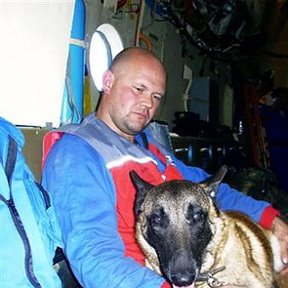 Фотография "я со своей собачкой лечу по горящей профсоюзной путевке в Пакистан на лучшем самолете ИЛ-76ТД"