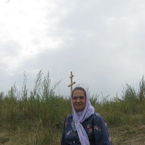Фотография "Иссык-Куль 2011г. Поклонный крест на вершине пещерного монастыря."