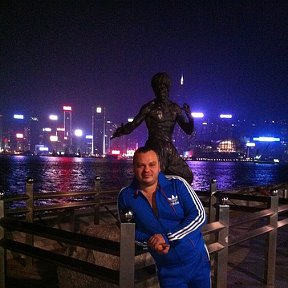 Фотография "около памятника Брюс-Ли ..... Гонконг..."