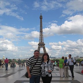 Фотография "Париж - июнь 2011 года, смотровая площадка перед Эфелевой башней."