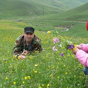 Фотография "ХОСРЕХ.Собираем цветы с детьми."