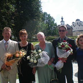 Фотография "Сестра с мужем, мама и мы- август 2009, свадьба Алёши и Дианы"