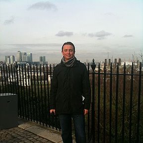 Фотография "Greenwich Meridian. February 2010.  Canary Wharf at the background."