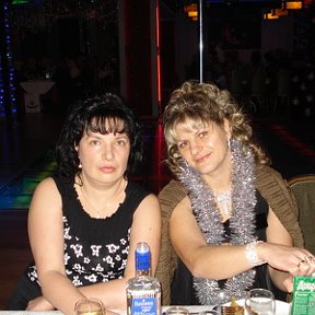 Фотография "корпоративная вечеринка по поводу встречи нового 2009 года. я здесь с напарницей по работе."