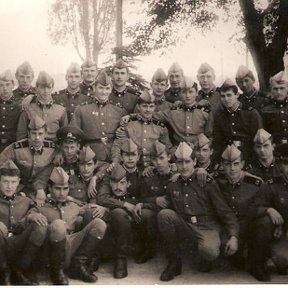 Фотография "Осень 1988г.  Schonebeck. Я третий слева в верхнем ряду."