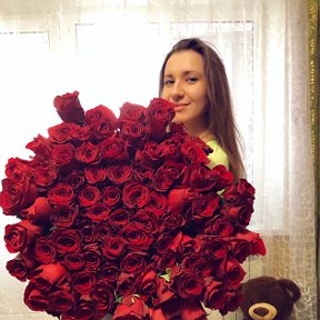 Фотография "Утро начинается не с кофе😍
101 Роза🌹
С Днем Рождения меня!🥳"