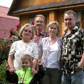 Фотография "Это я, моя жена Светлана, мама, папа и племянник Данила."