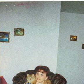 Фотография "Дома с любимой кошкой. 2001 год."