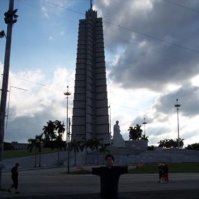 Фотография "Я снова на малой родине :-) 
Площадь Революции в  любимой Гаване. Здесь  я видел и слышал Фиделя"