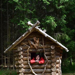 Фотография "Я - фольклорный элемент,
У меня есть документ.
Я вообще могу отседа
Улететь в любой момент!
За жару ли, за пургу
Все бранят меня, каргу,
А во мне вреда не больше,
Чем в ромашке на лугу!"