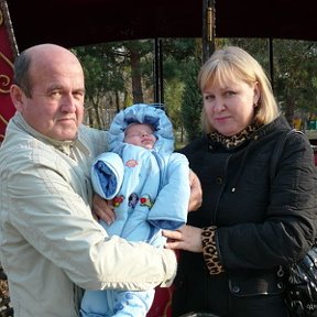 Фотография "Я, моя жена Нина и внук Дима. ноябрь 2008года."