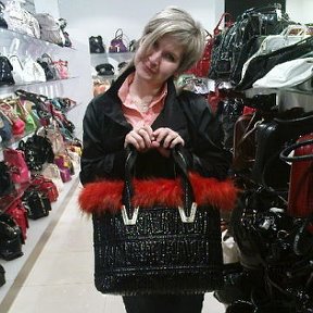 Фотография "Будь верен революционному долгу, купи рабочий подруге сумку с красной норкой!!!!"