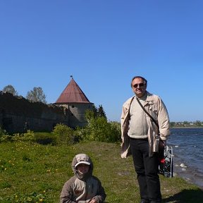 Фотография "весна 2008 г. крепость Орешек. прогулки с сыном"