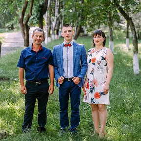 Фотография "#Prom2016 Родители - это самые близкие нам люди. Иногда они нас не понимают, иногда мы ссоримся, но все же их любовь к нам бесценна!"