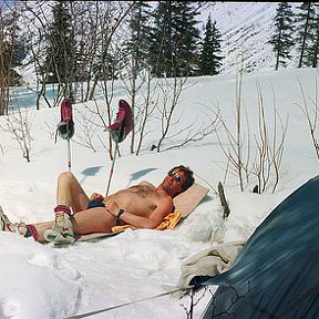 Фотография "в палатке выключили отопление-вышел погреться"