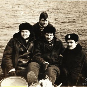 Фотография "Бригада, год 85-й, оккупанты Латвии на отдыхе.САМЫЙ КРАСИВЫЙ И УМНЫЙ СЗАДИ -Я!"