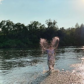 Фотография "Всего лишь брызги воды,а получились крылья за плечами💧🌈☀️"