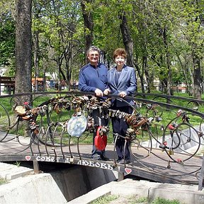 Фотография "Мы в Таганроге на мосту влюбленных"