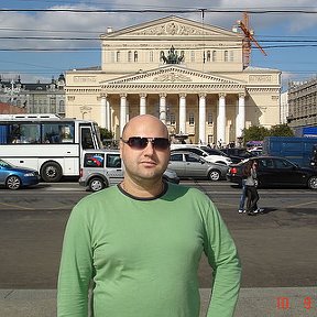 Фотография "Фото на Театральной площади на фоне Большого театра России"