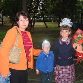 Фотография "Танюшка идет в 1 класс. 01.09.2005"