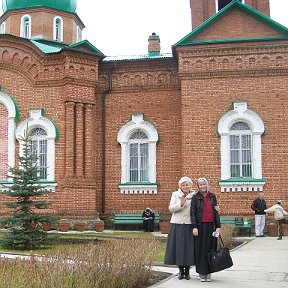Фотография "По святым местам.Я с дочкой в Тарасково.Весна 2012 г"