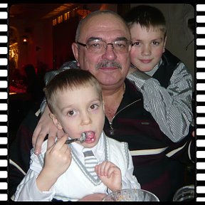 Фотография "Я с любимыми внуками, 23.02.2011 год."