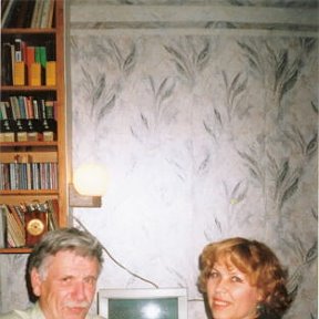 Фотография "Я с Виктором (муж) дома у компьютера"